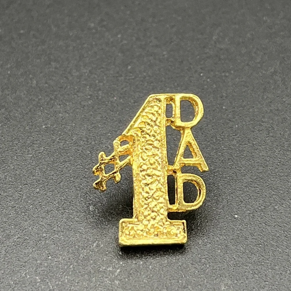 #1 Dad‎ Number One Gold Tone Lapel Hat Pin